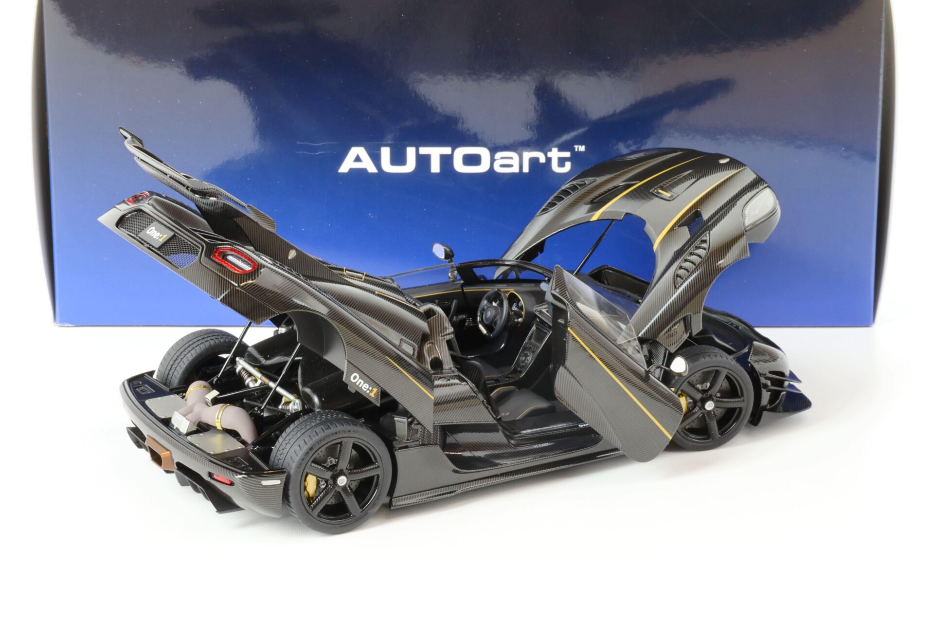 1:18 AUTOart Koenigsegg ONE:1 Clear Carbon Fiber/ gold stripes 2014