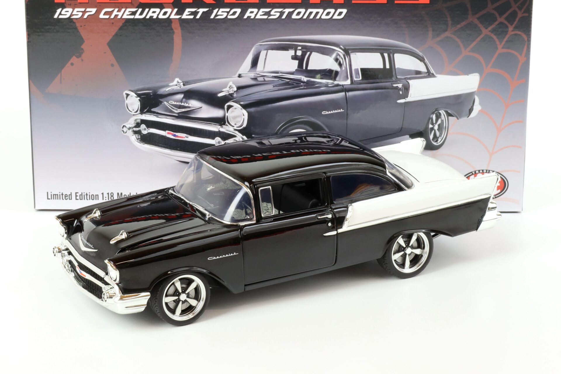 1:18 ACME 1957 Chevrolet 150 Restomod Hourglass black/ white
