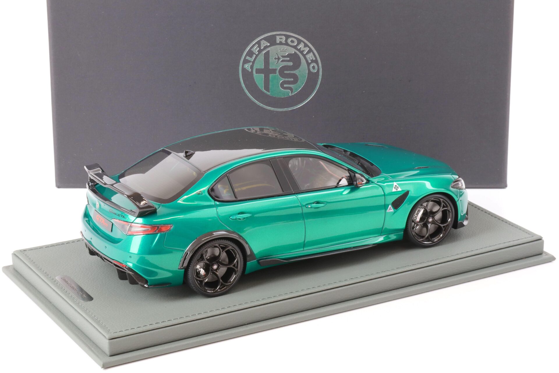 1:18 BBR Alfa Romeo Giulia GTAM Verde Montreal/ silver brakes - Limited 80 pcs.