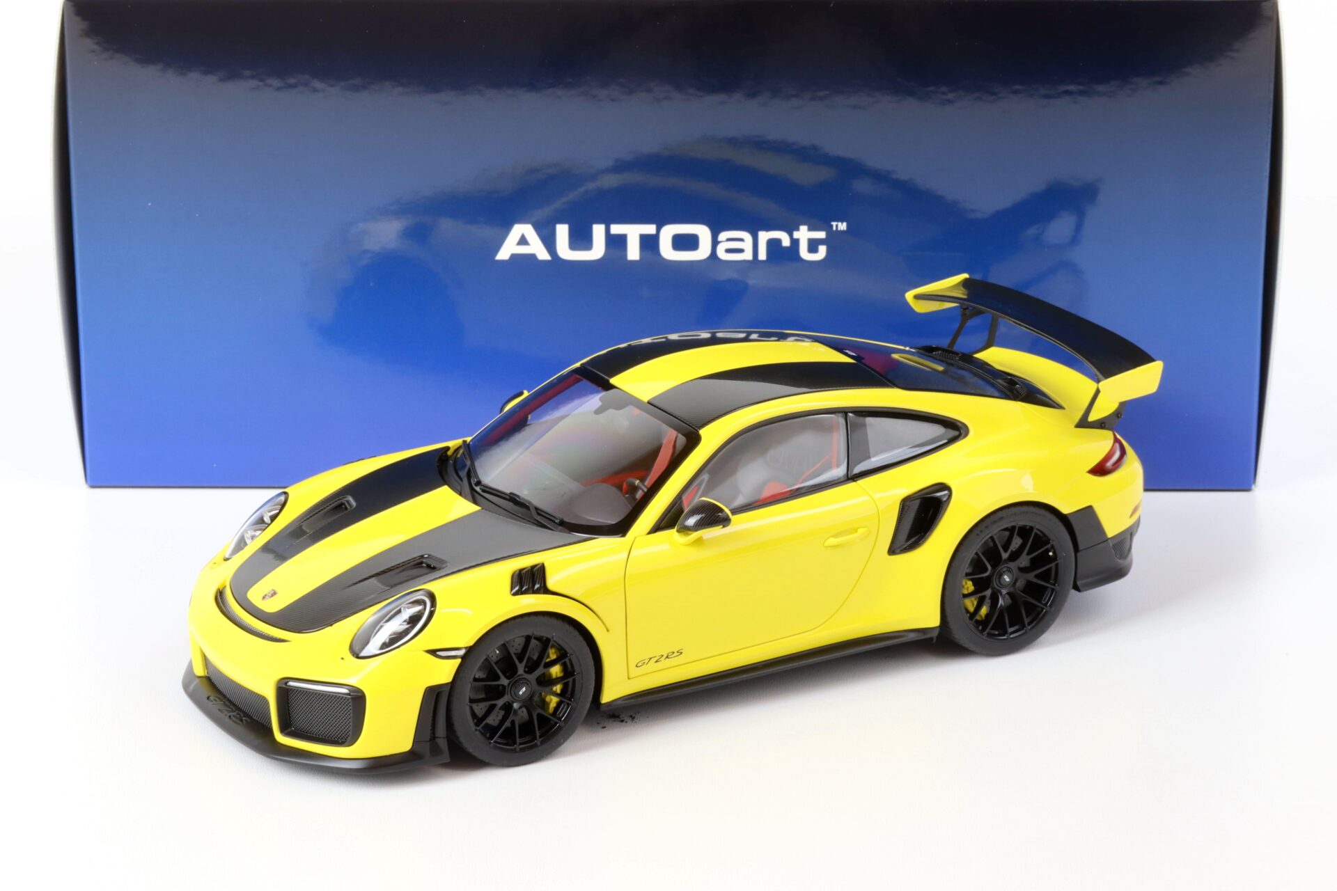 1:18 AUTOart Porsche 911 (991.2) GT2 RS 2017 Weissach Package Racing yellow 78172