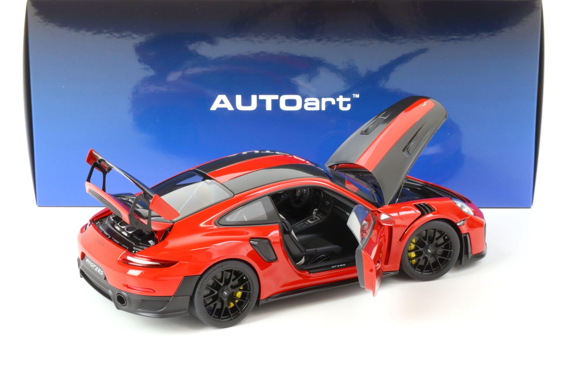 1:18 AUTOart Porsche 911 (991.2) GT2 RS 2017 Weissach Package Guards red 78173