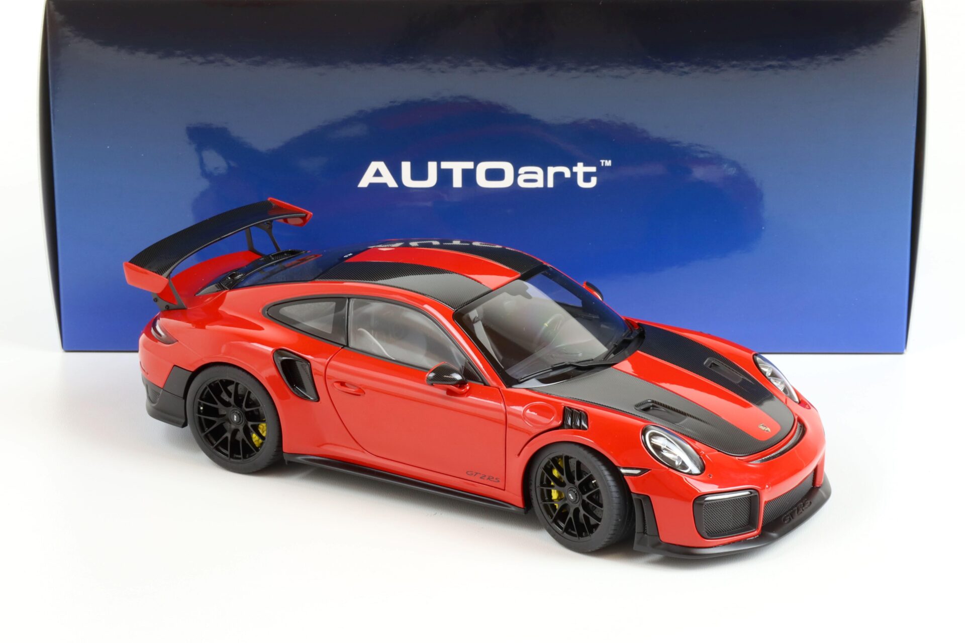 1:18 AUTOart Porsche 911 (991.2) GT2 RS 2017 Weissach Package Guards red 78173