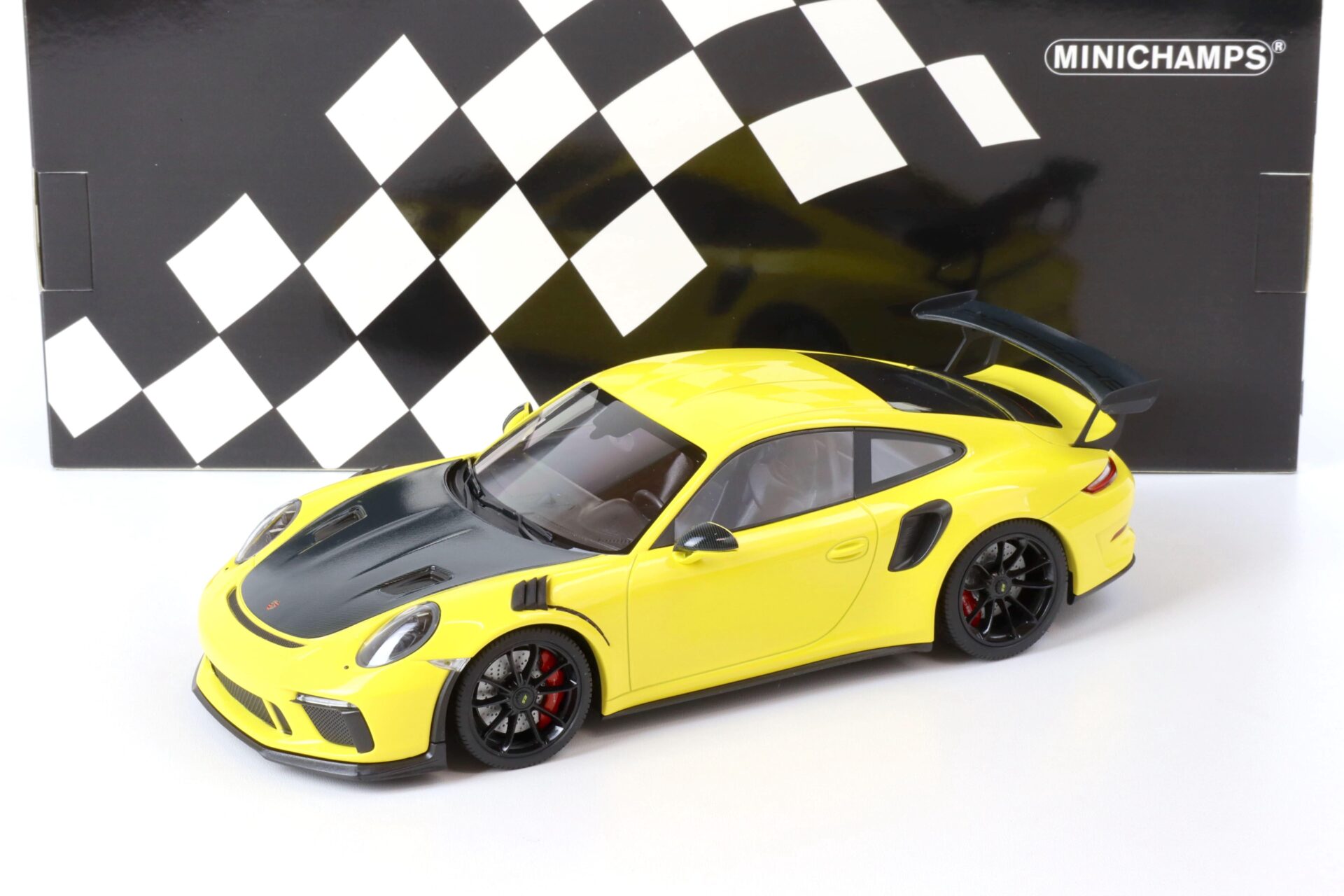 1:18 Minichamps Porsche 911 (991.2) GT3 RS Weissach Package yellow/ black wheel