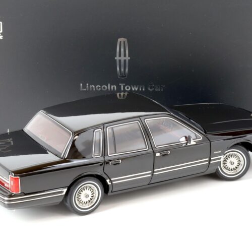 1:18 XiaoGuang Model 1993 Lincoln Town Car V8 Limousine black - leather seats