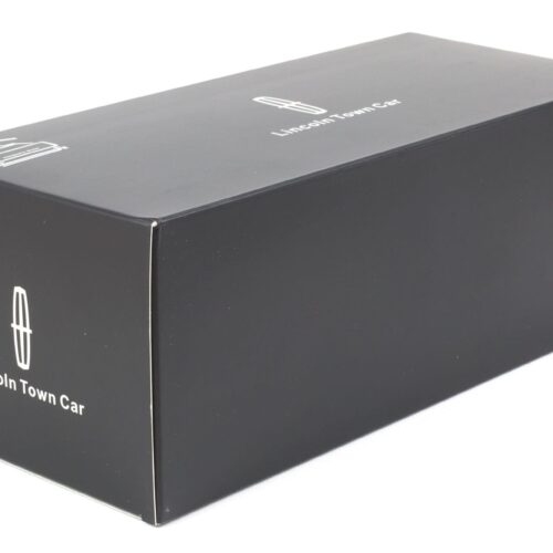 1:18 XiaoGuang Model 1993 Lincoln Town Car V8 Limousine white - leather seats