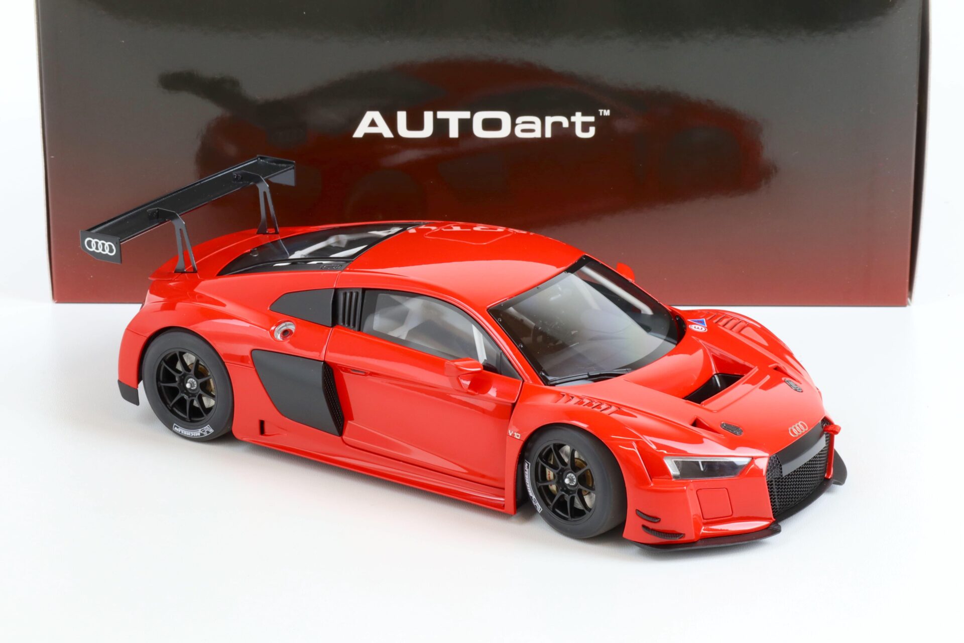 1:18 AUTOart Audi R8 LMS FIA GT GT3 Plain Color Version red 81601