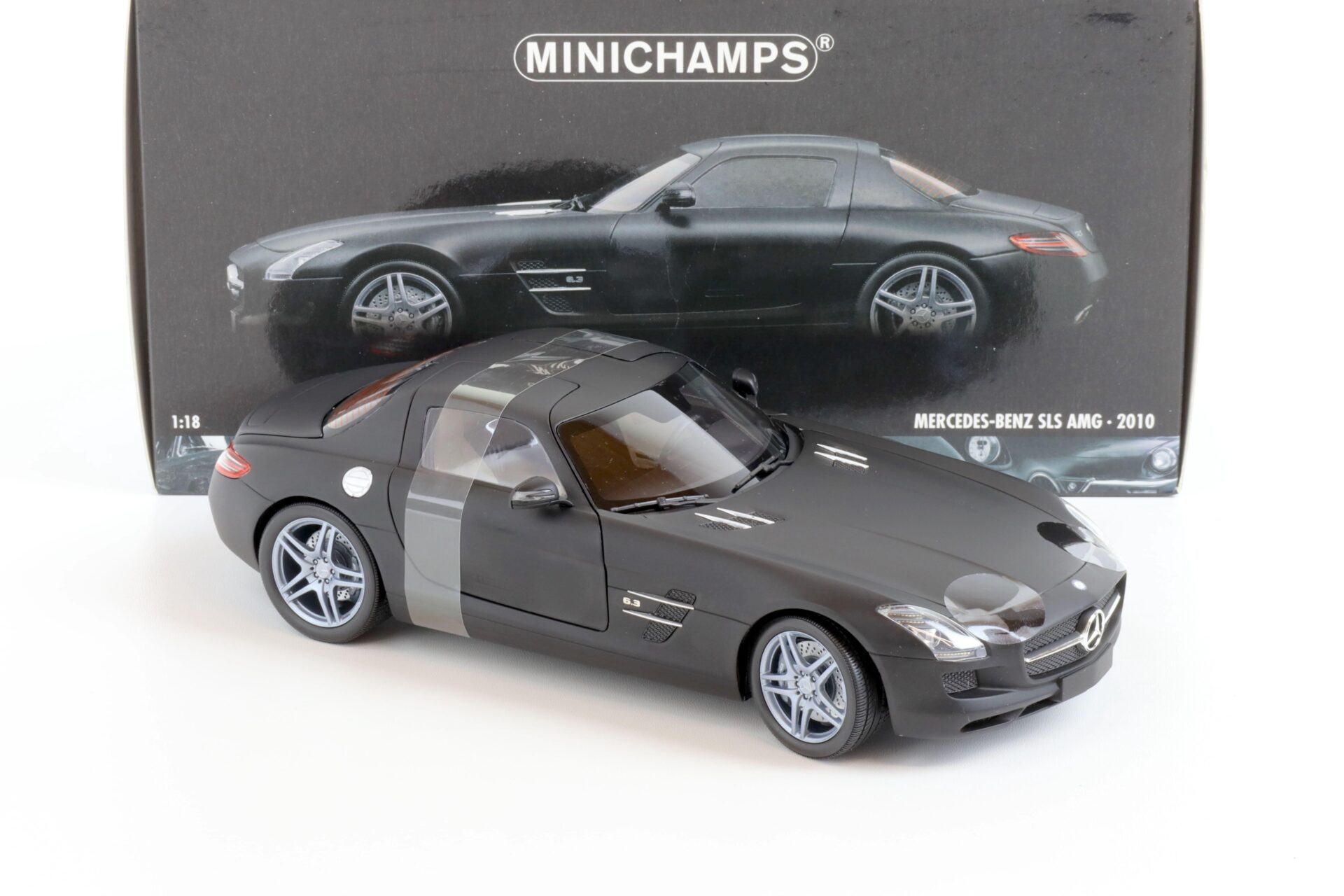 1:18 Minichamps Mercedes SLS AMG Coupe 2011 matt black