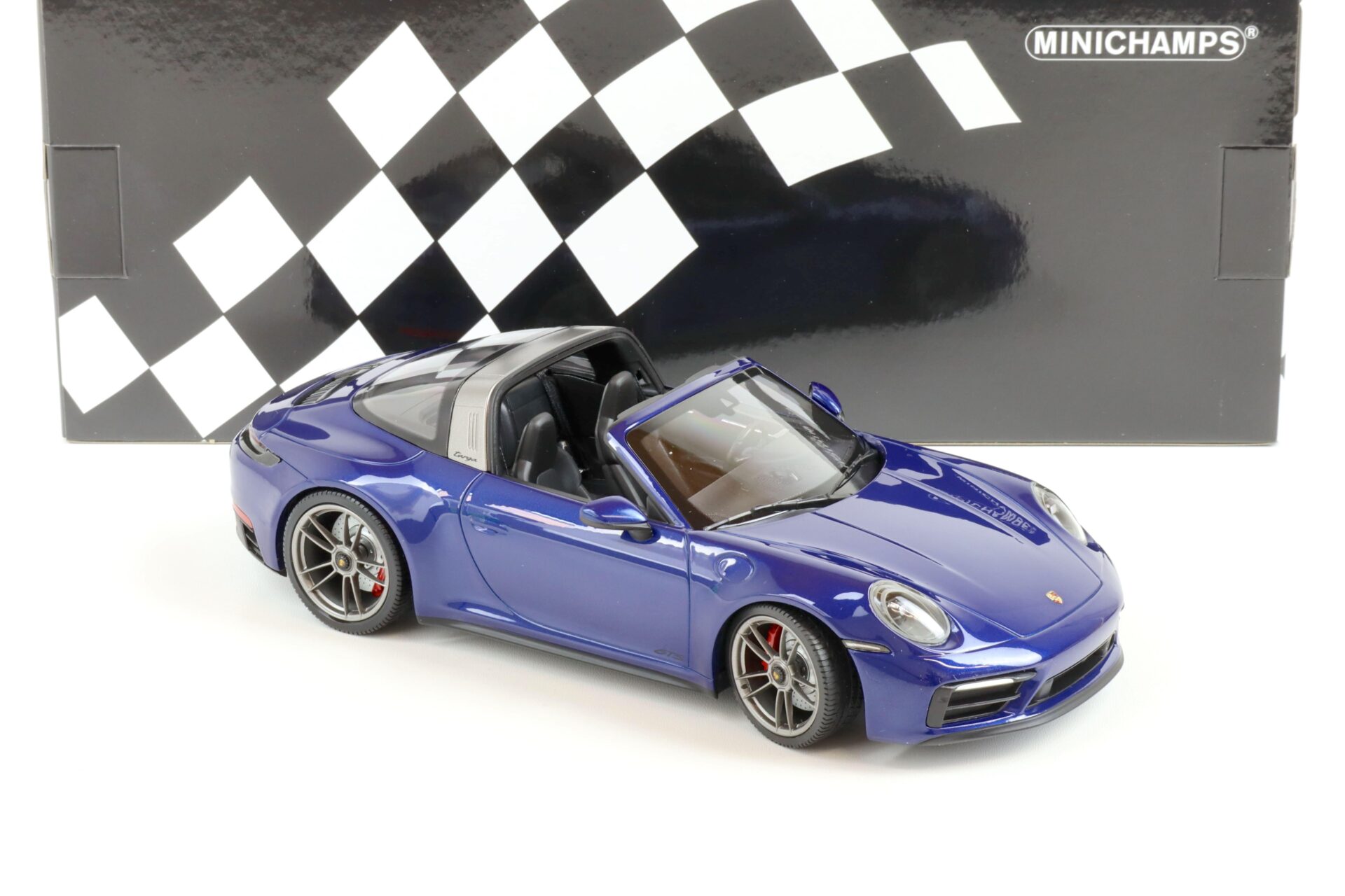 1:18 Minichamps Porsche 911 (992) Targa 4 GTS 2021 blue metallic