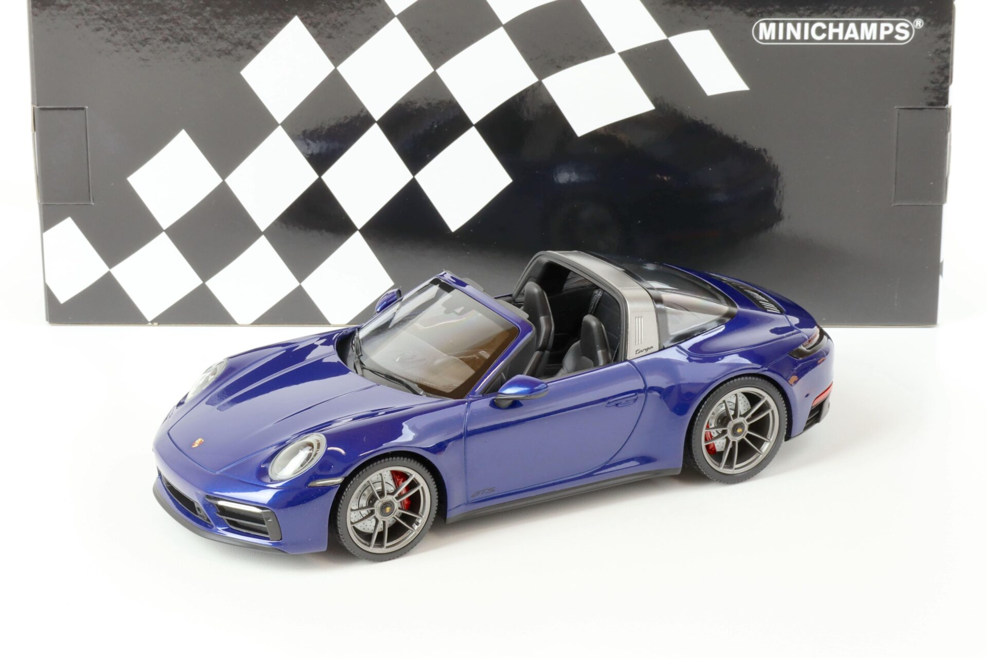 1:18 Minichamps Porsche 911 (992) Targa 4 GTS 2021 blue metallic