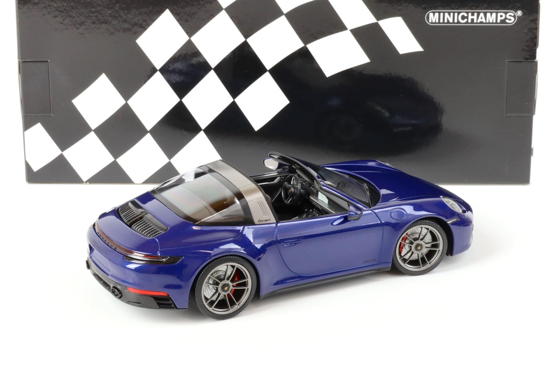 1:18 Minichamps Porsche 911 (992) Targa 4 GTS 2021 blue metallic