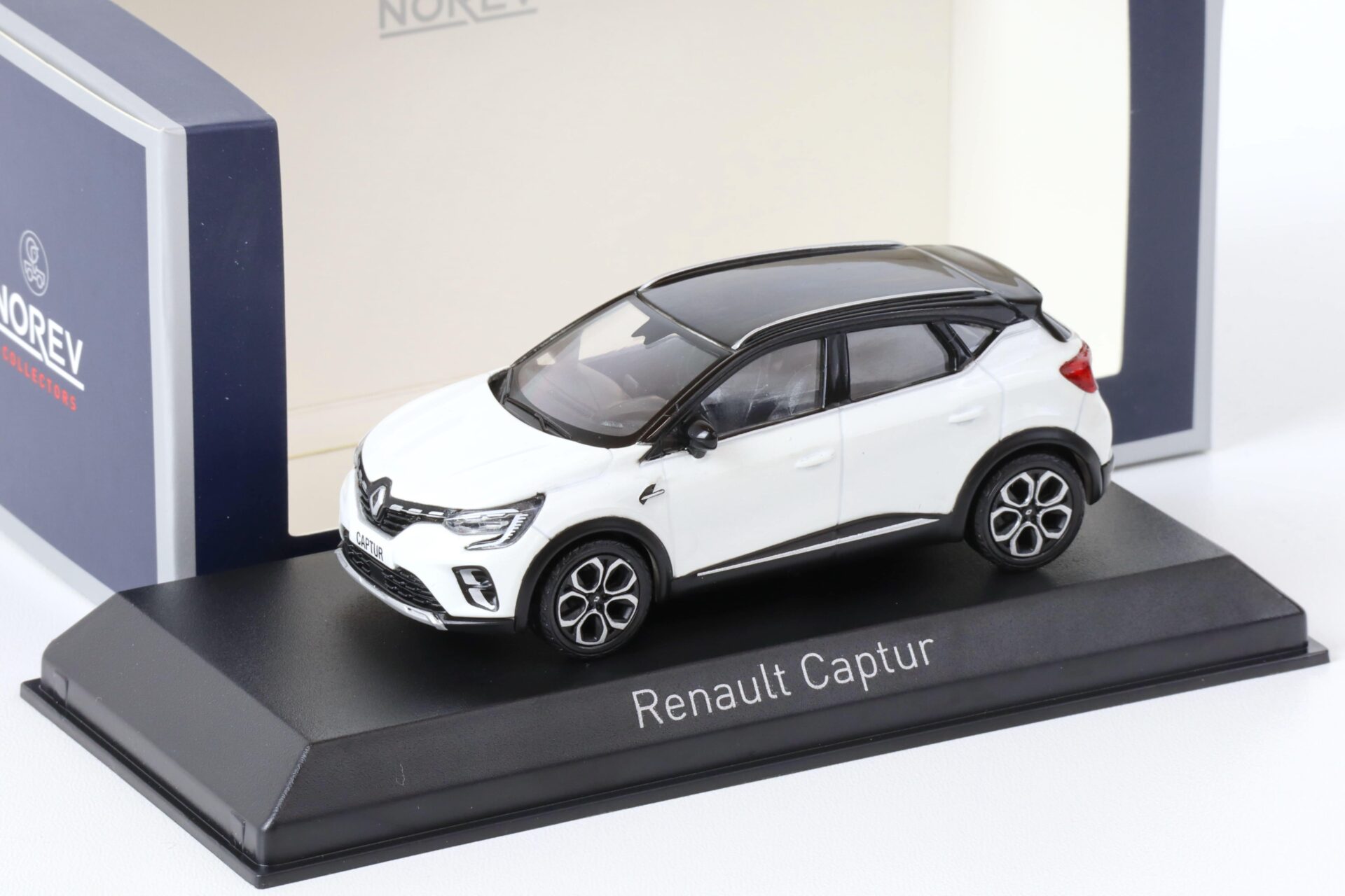 ID 67528 orig.jpg 1:43 Norev Renault Captur 2020 pearl white/ black roof 517778