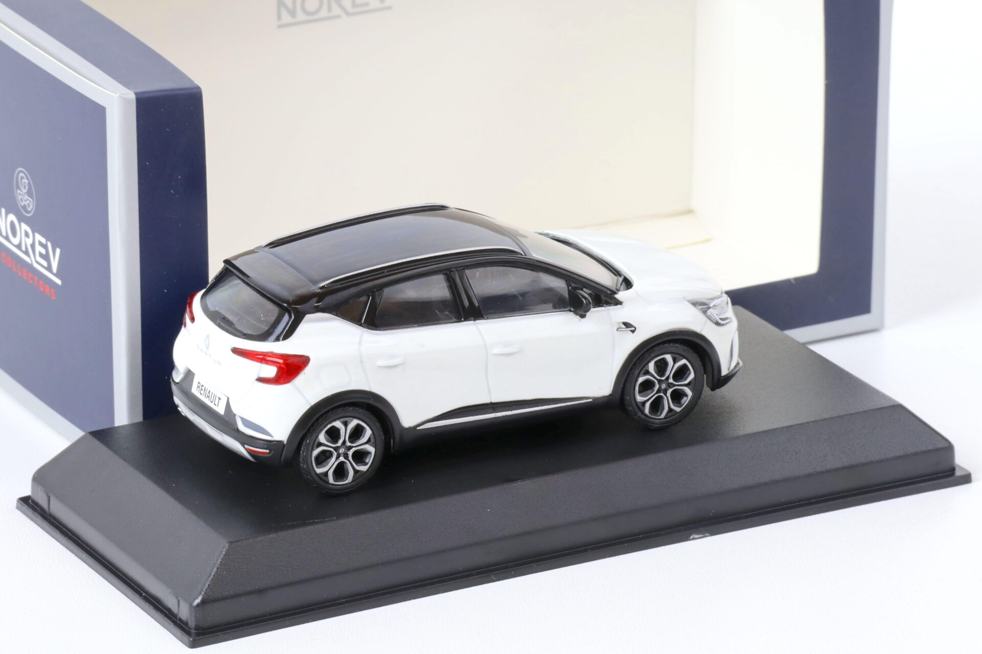 1:43 Norev Renault Captur 2020 pearl white/ black roof 517778