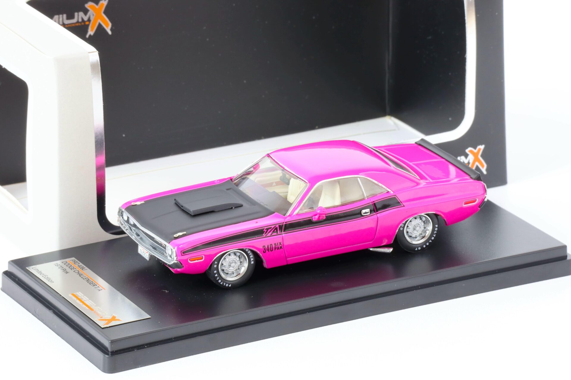 1:43 Premium X Dodge Challenger T/A Coupe 1970 pink/ black