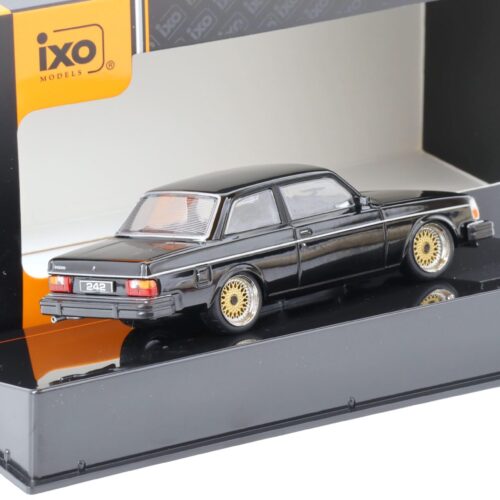 1:43 IXO Volvo 242 Custom black 1980