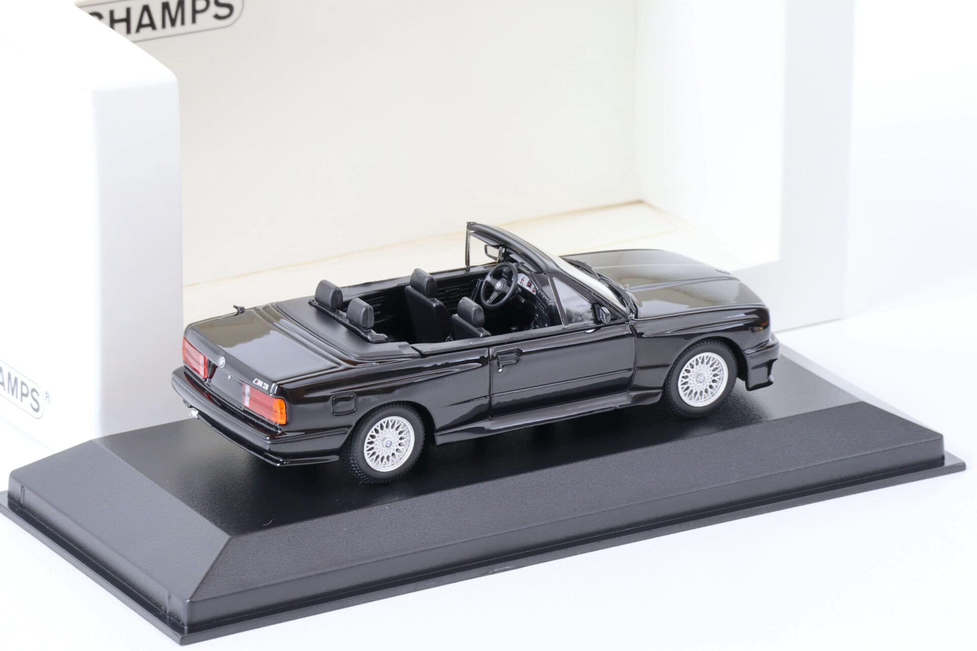 1:43 Minichamps BMW M3 E30 Cabriolet 1988 black