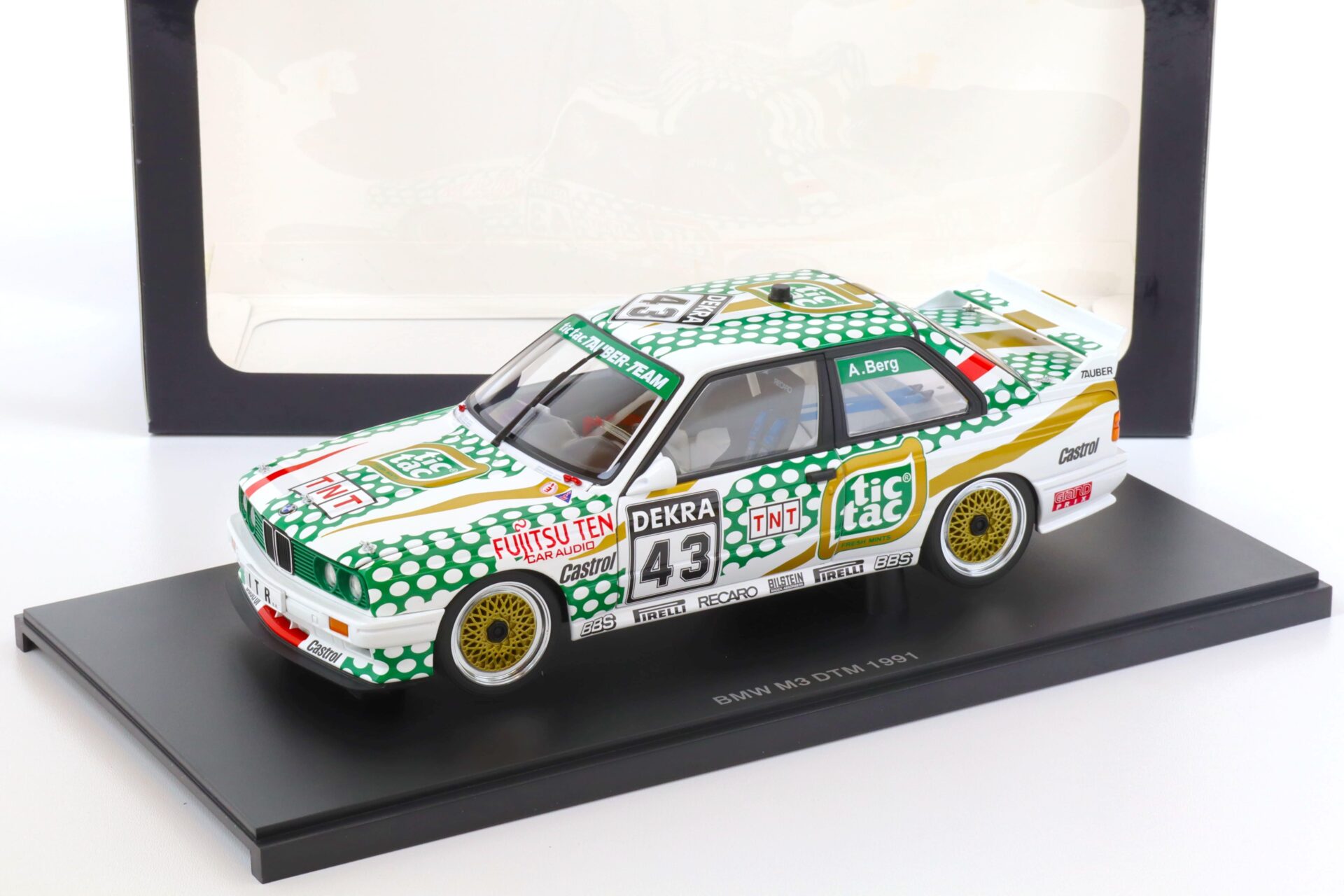 ID 67876 orig 1.jpg 1:18 AUTOart BMW M3 (E30) DTM 1991 TIC TAC A.Berg #43