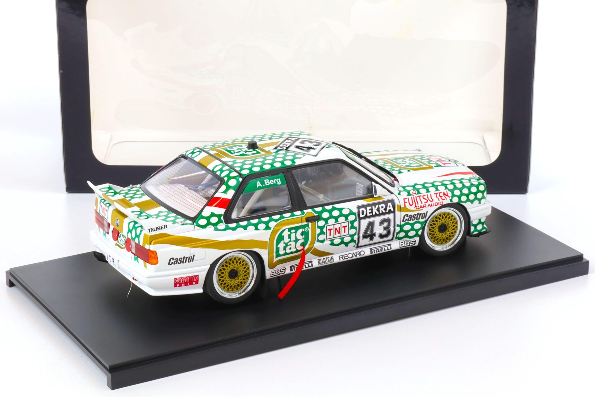 1:18 AUTOart BMW M3 (E30) DTM 1991 TIC TAC A.Berg #43