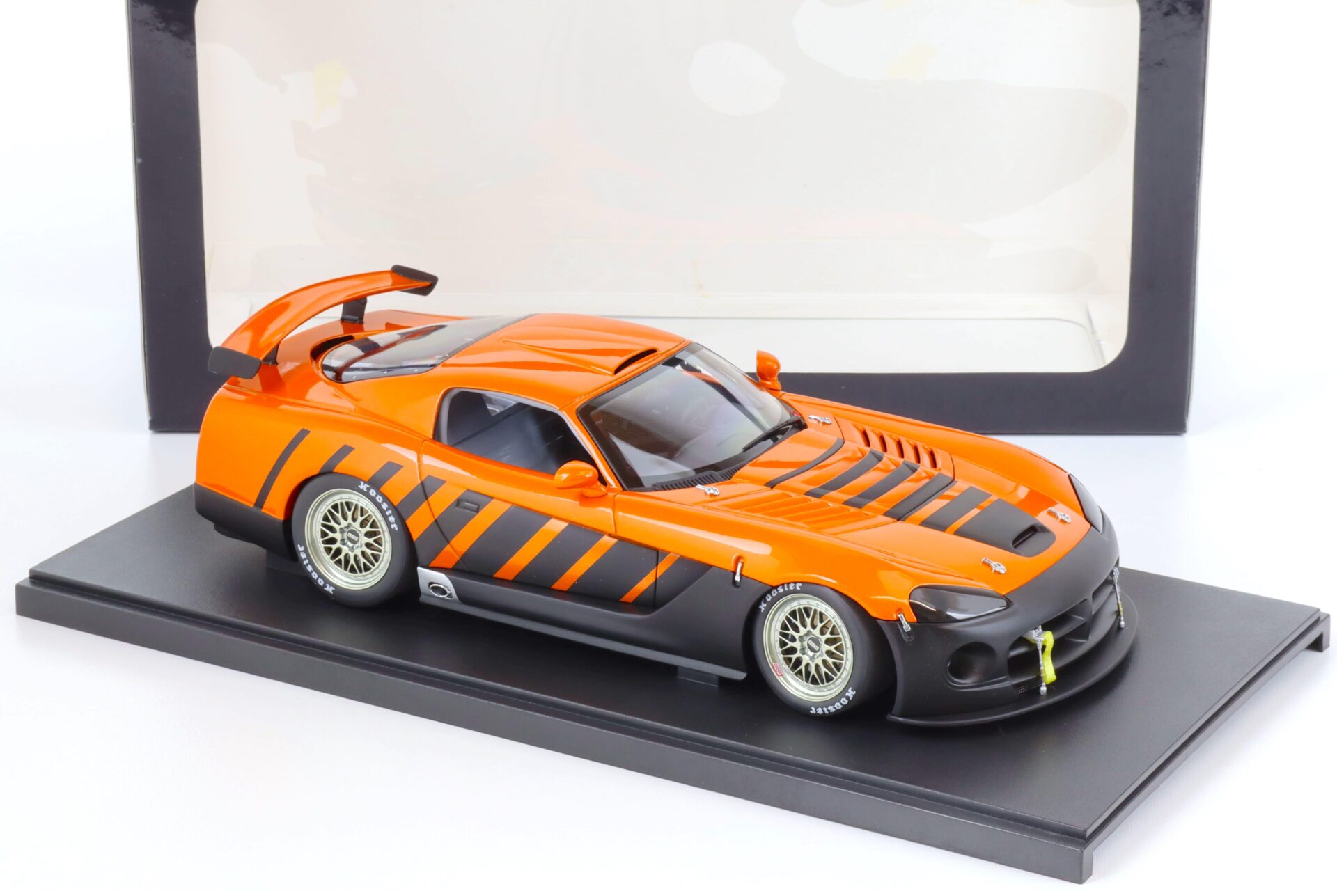 1:18 AUTOart Dodge Viper Competition Coupe "GoManGo" Special orange/ black