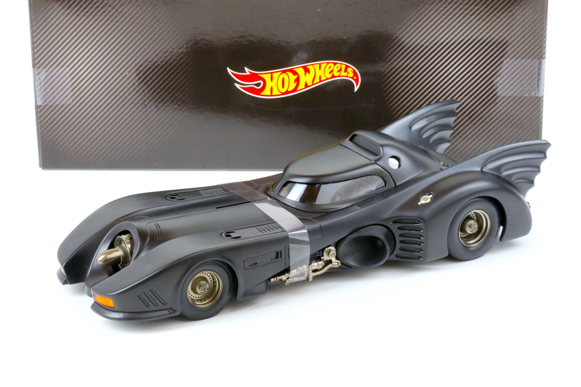 ID 68583 orig.jpg 1:18 Hot Wheels Batman Returns Batmobile matt black CMC96