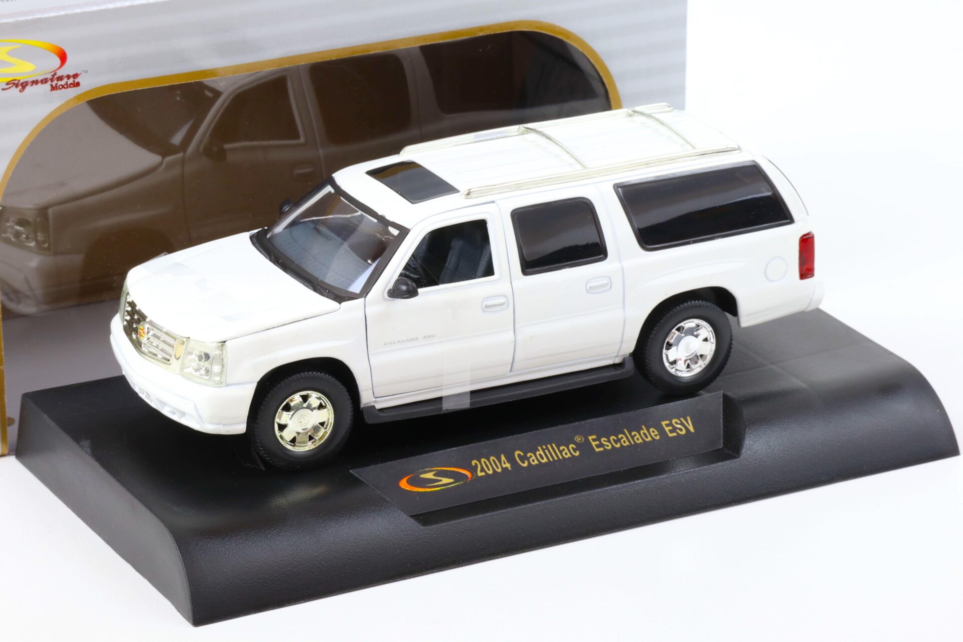 ID 68613 orig.jpg 1:32 Signature Models 2004 Cadillac Escalade ESV white