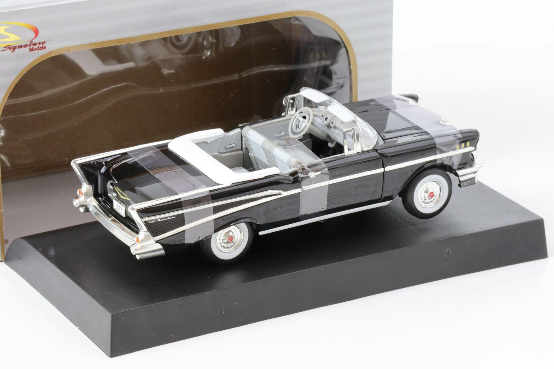 1:32 Signature Models 1957 Chevrolet Bel Air Convertible black