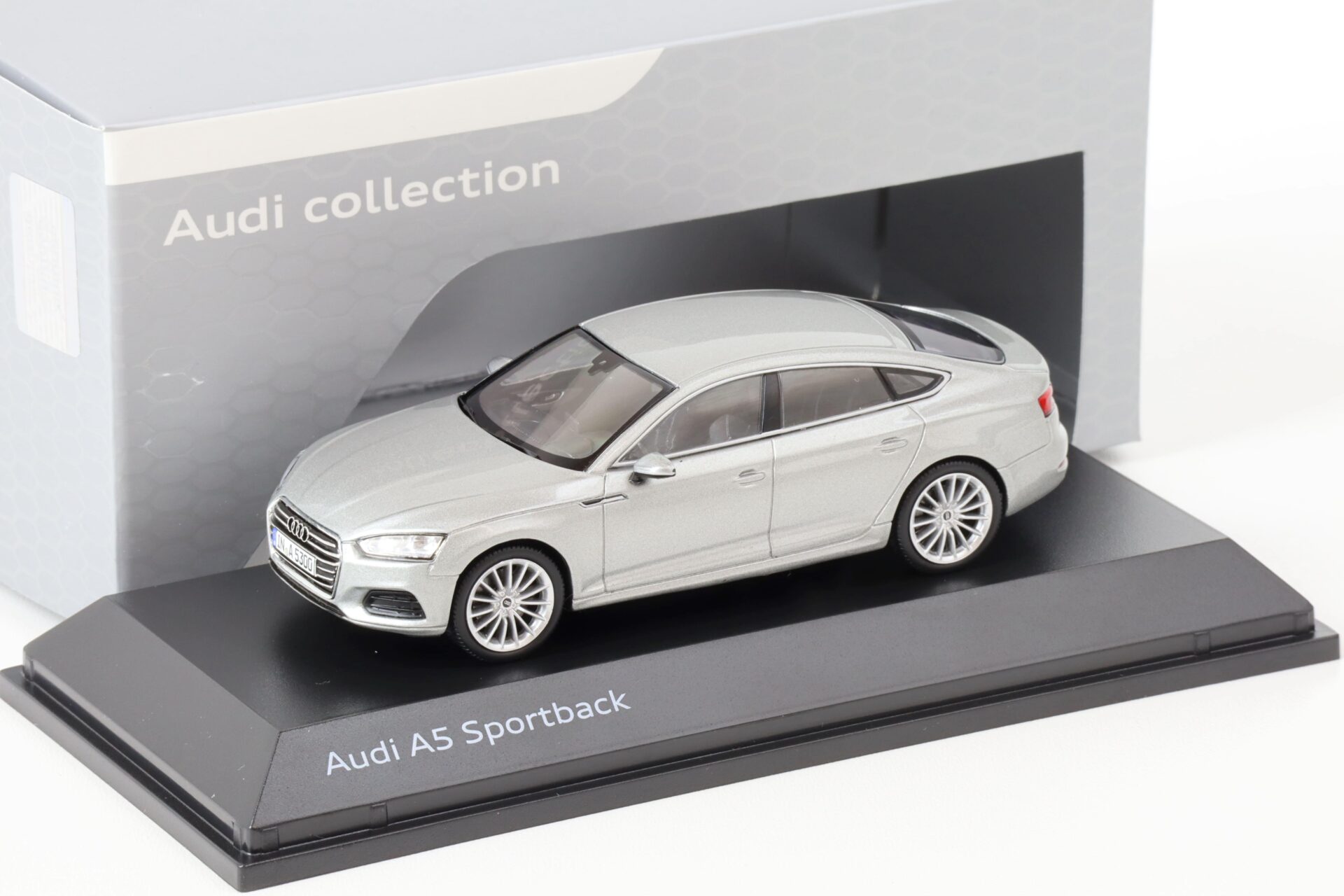 1:43 Spark Audi A5 Sportback Florett silver metallic 2017 DEALER VERSION