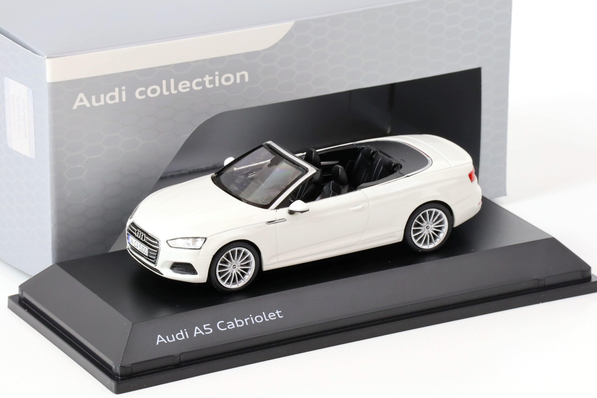 1:43 Spark Audi A5 Cabriolet Tofana white 2017 DEALER VERSION
