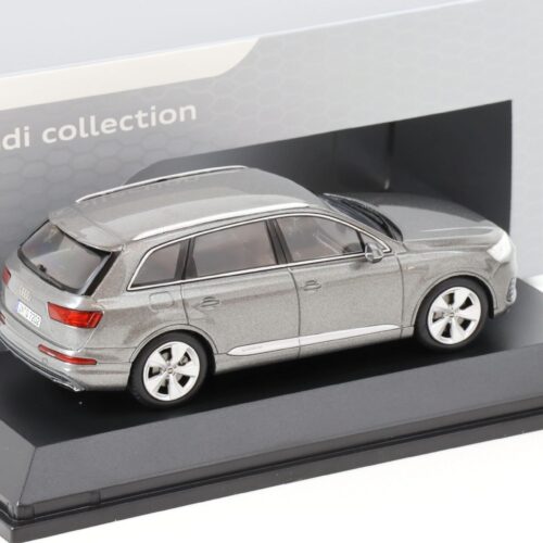 1:43 Spark Audi Q7 SUV Graphite gray metallic 2015 DEALER VERSION - Image 2