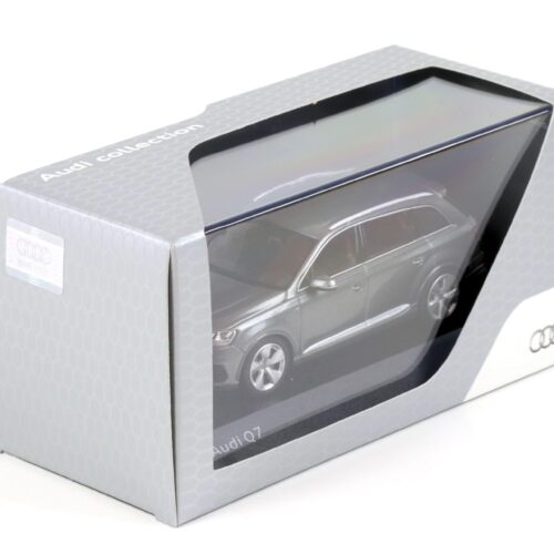 1:43 Spark Audi Q7 SUV Graphite gray metallic 2015 DEALER VERSION - Image 3
