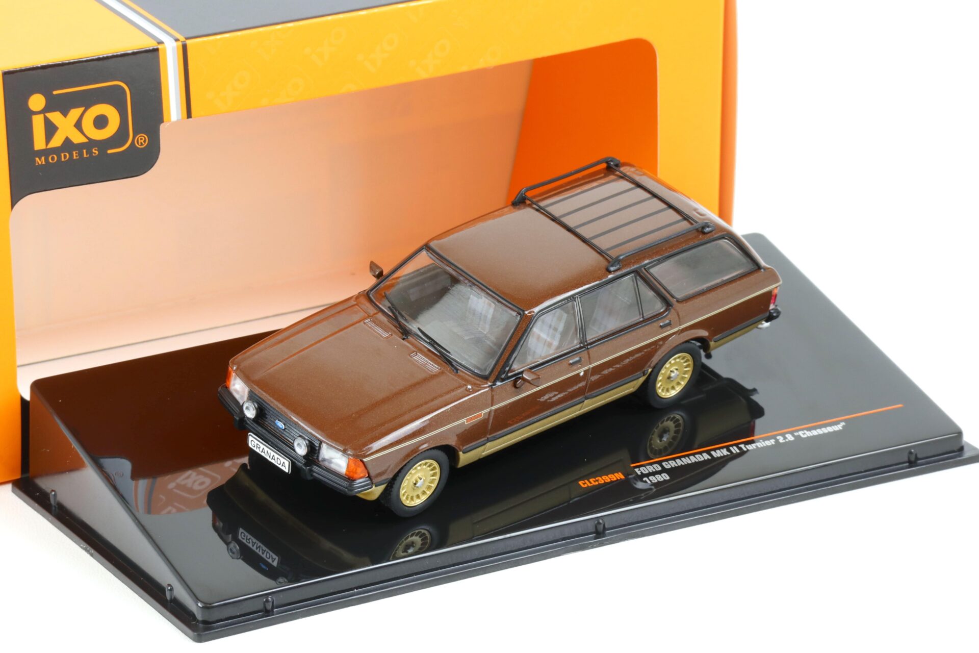 1:43 IXO 1980 Ford Granada MK II Turnier 2.8 Chasseur brown/ gold CLC399N