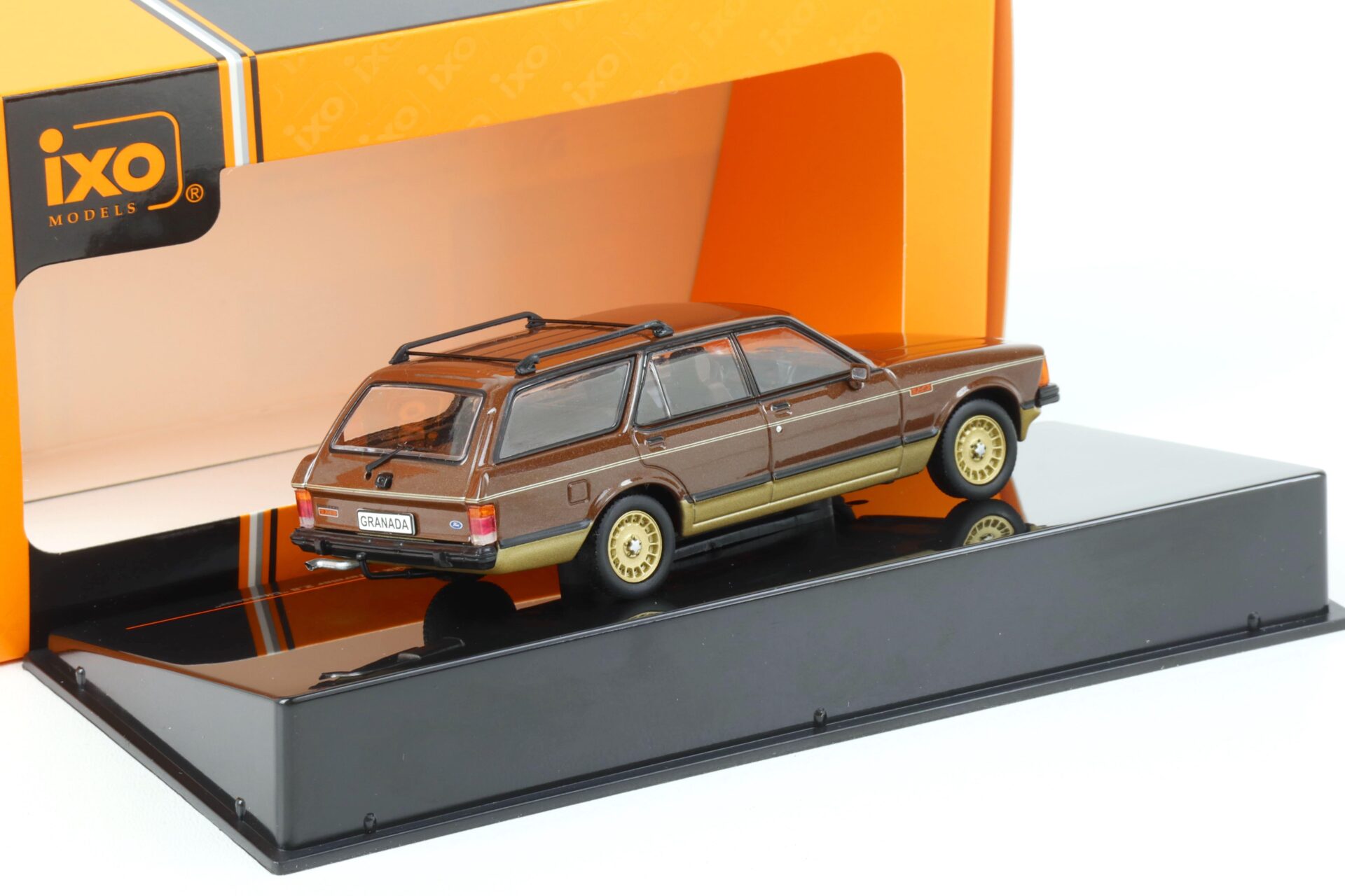 1:43 IXO 1980 Ford Granada MK II Turnier 2.8 Chasseur brown/ gold CLC399N