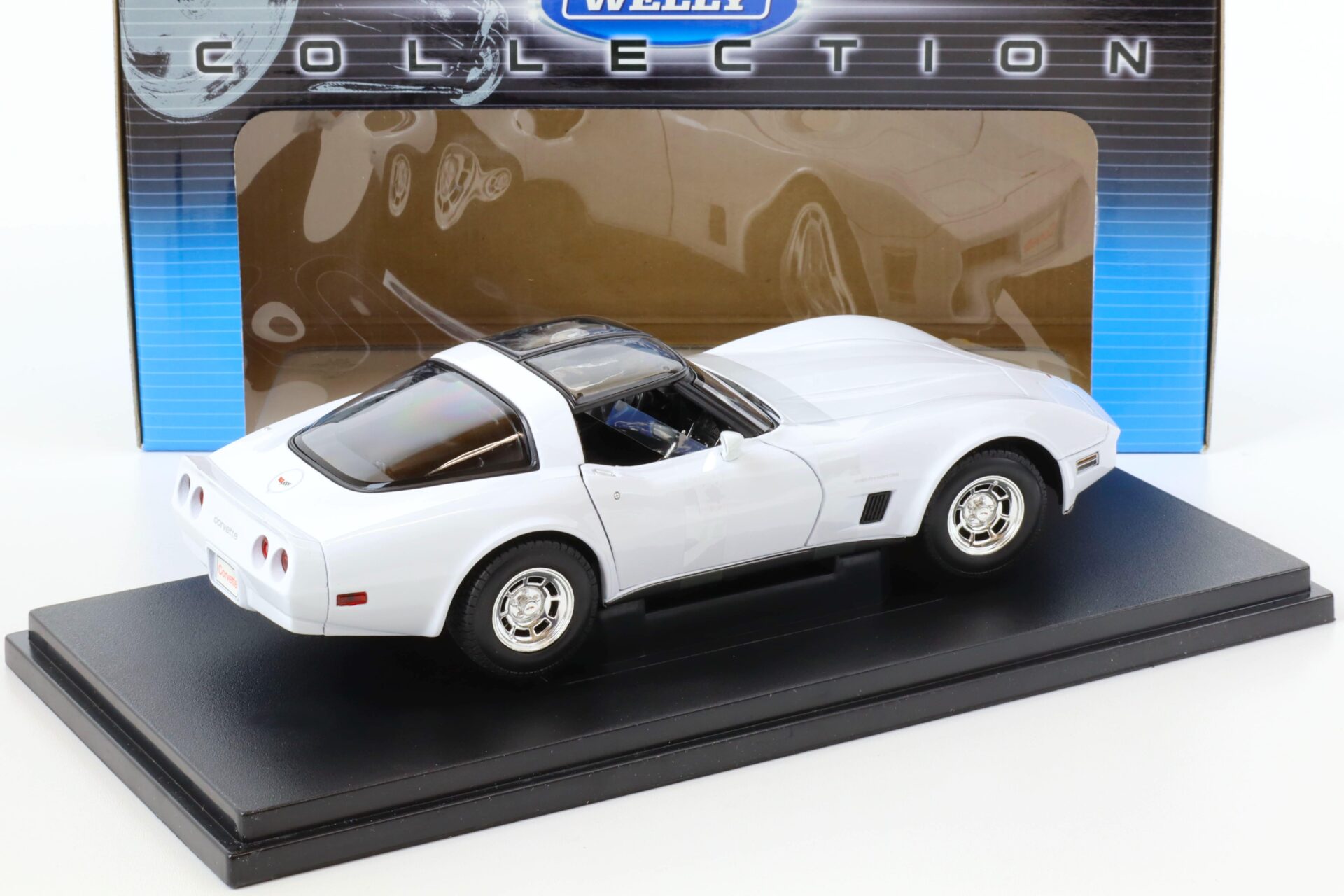 1:18 Welly 1982 Chevrolet Corvette Coupe white