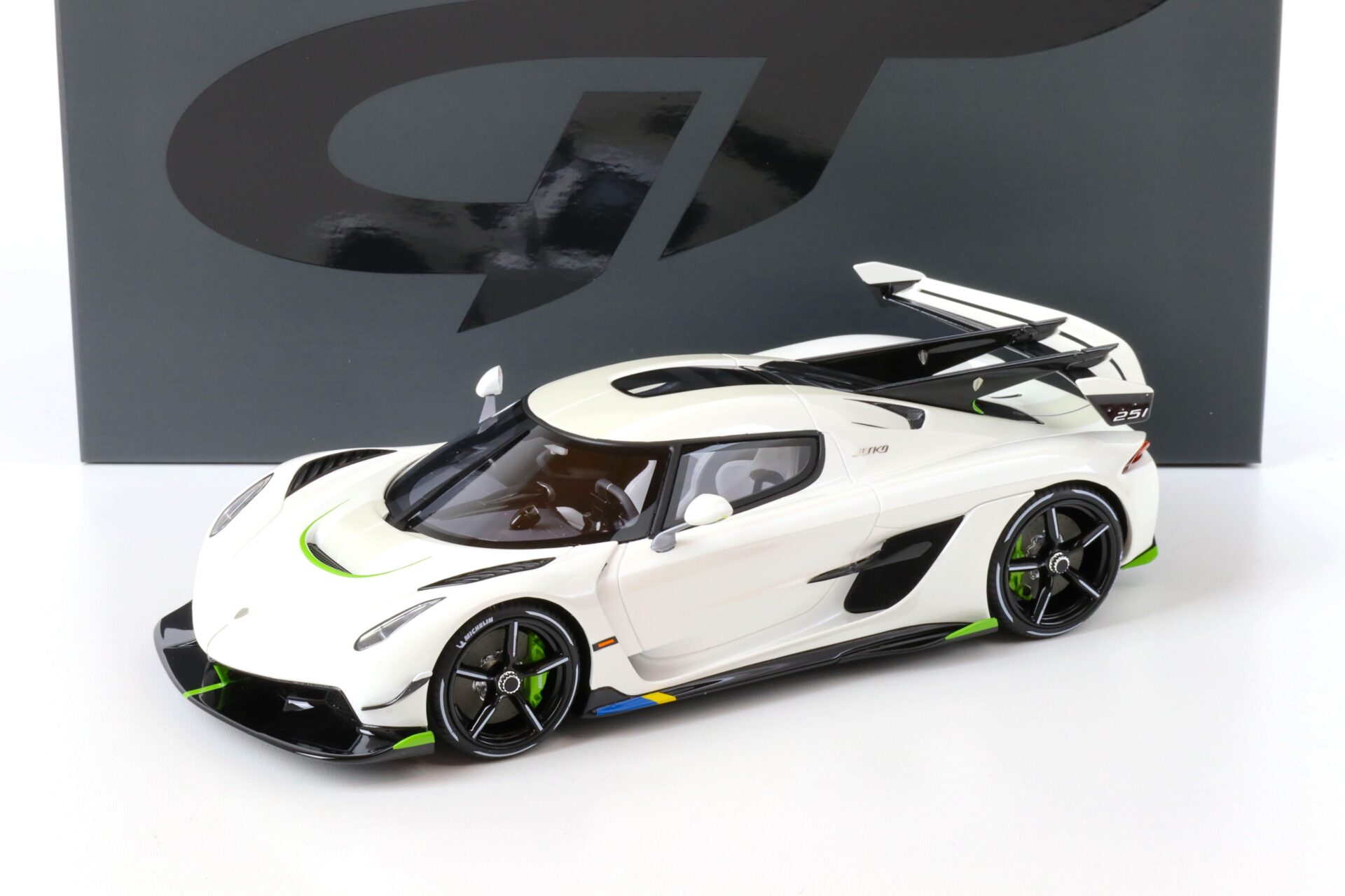 1:18 GT Spirit GT389 Koenigsegg Jesko 2021 white