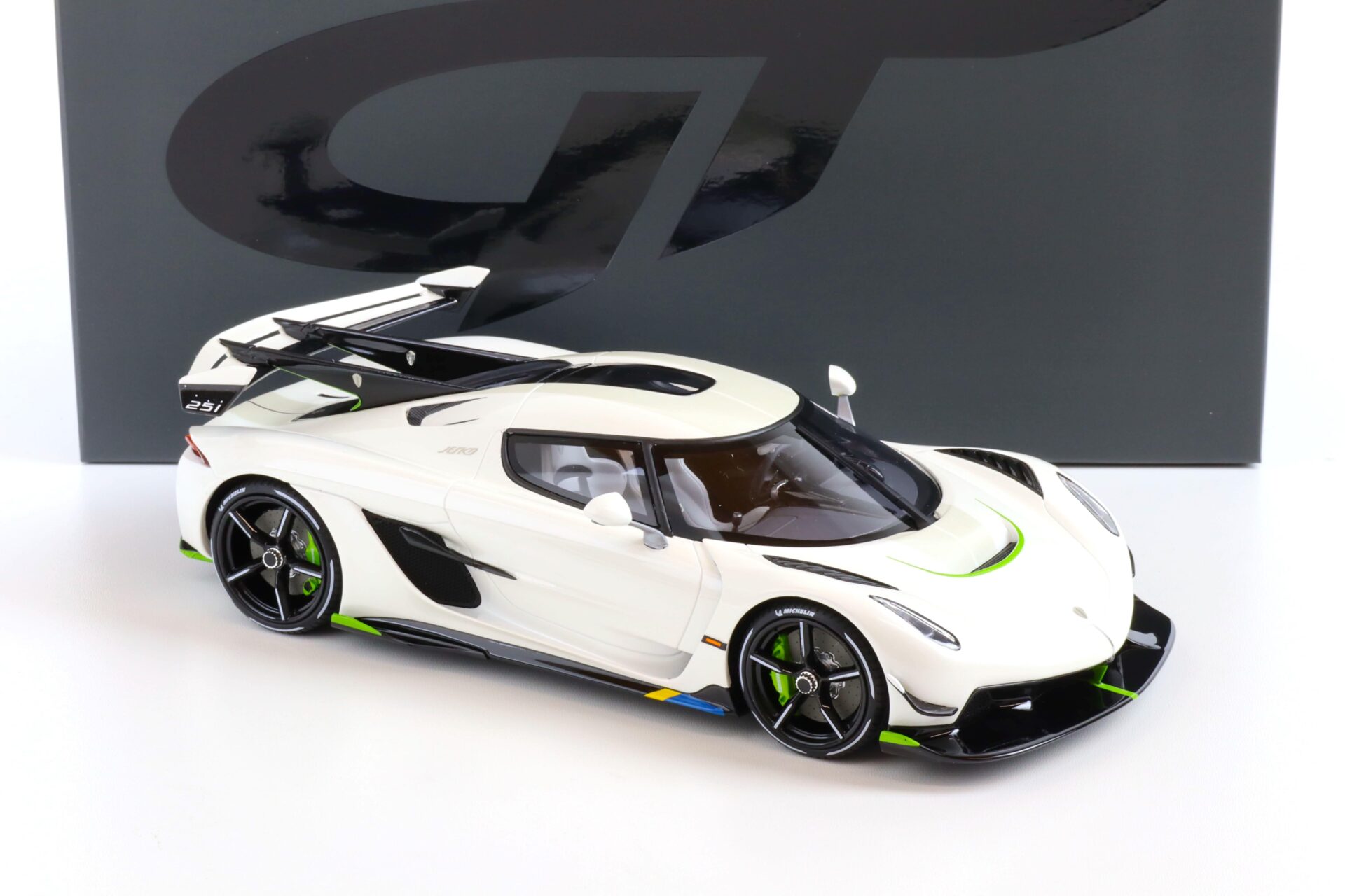 1:18 GT Spirit GT389 Koenigsegg Jesko 2021 white