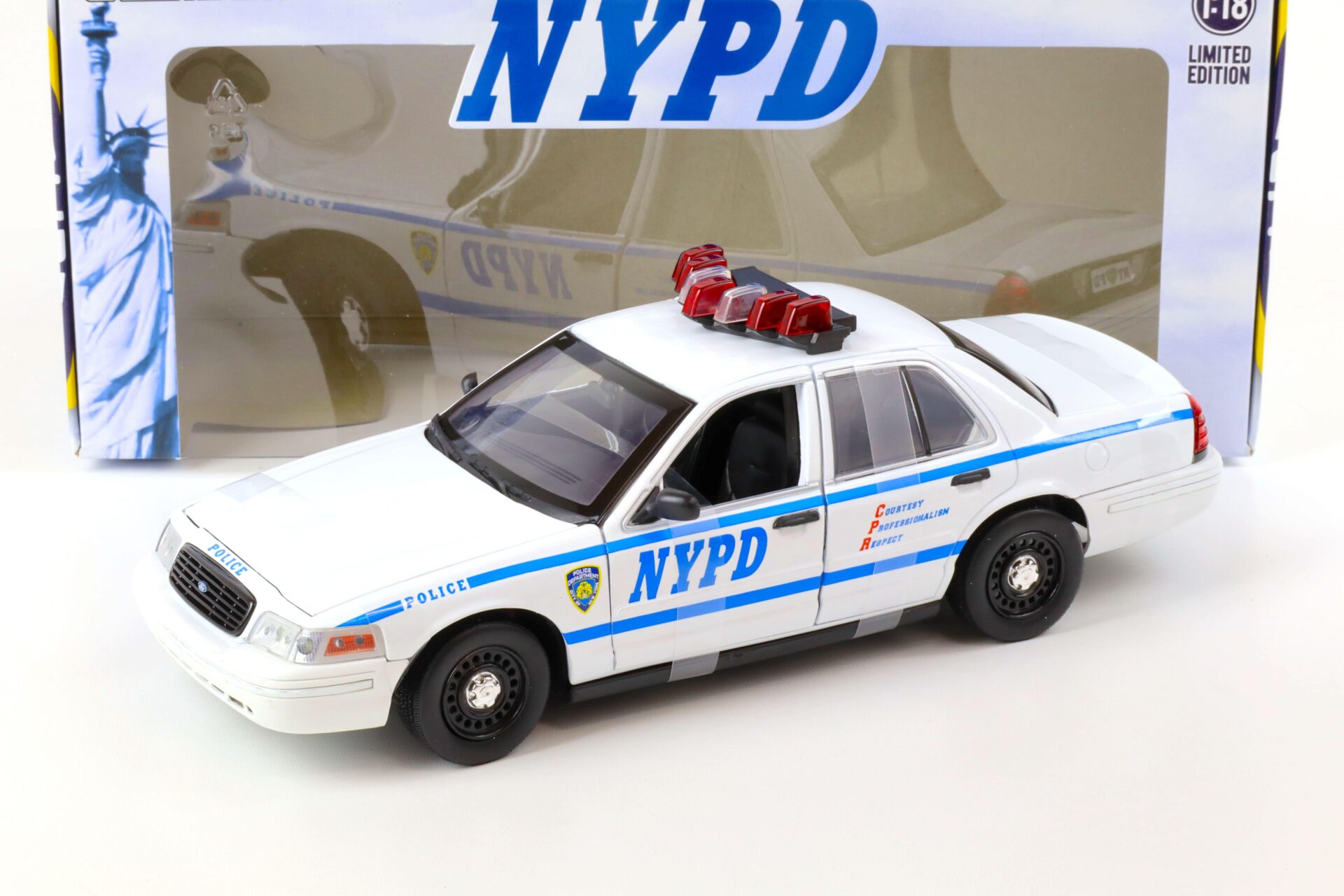 1:18 Greenlight Ford Crown Victoria Police Intercopter NYPD New York Police
