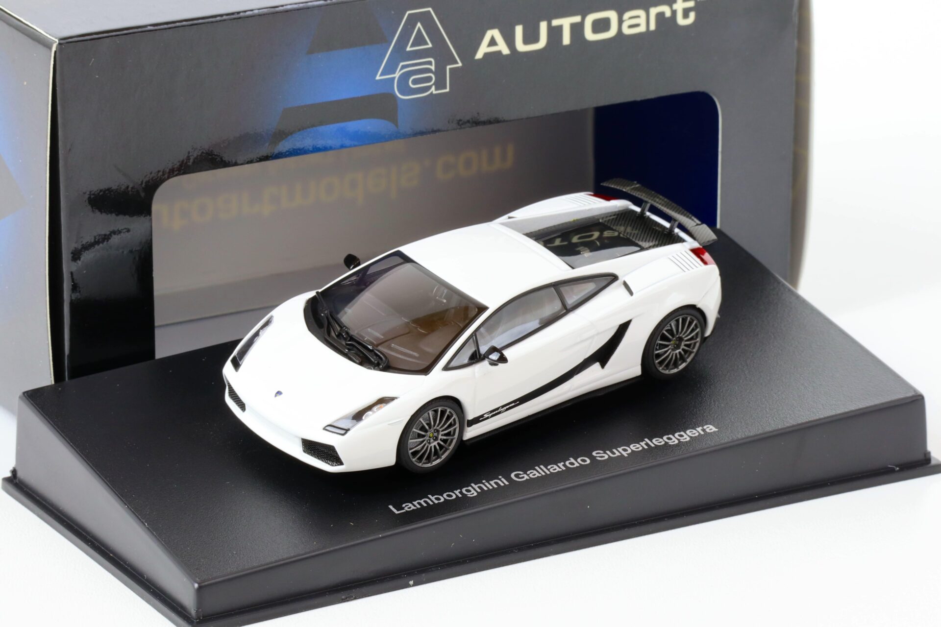 ID 69310 orig.jpg 1:43 AUTOart Lamborghini Gallardo Superleggera Monocerus/ metallic white 54615
