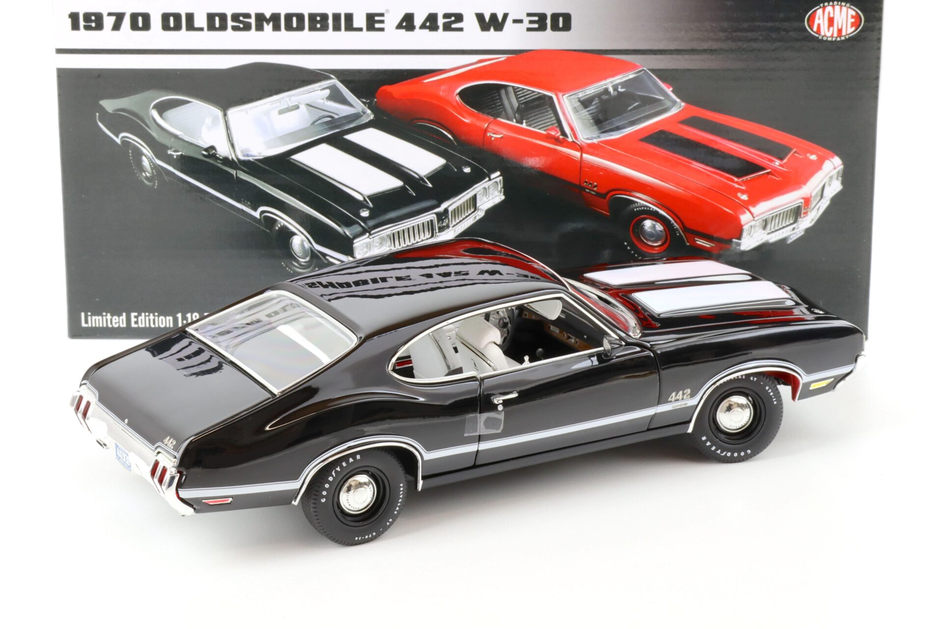 1:18 ACME 1970 Oldsmobile 442 W-30 Coupe black/ white
