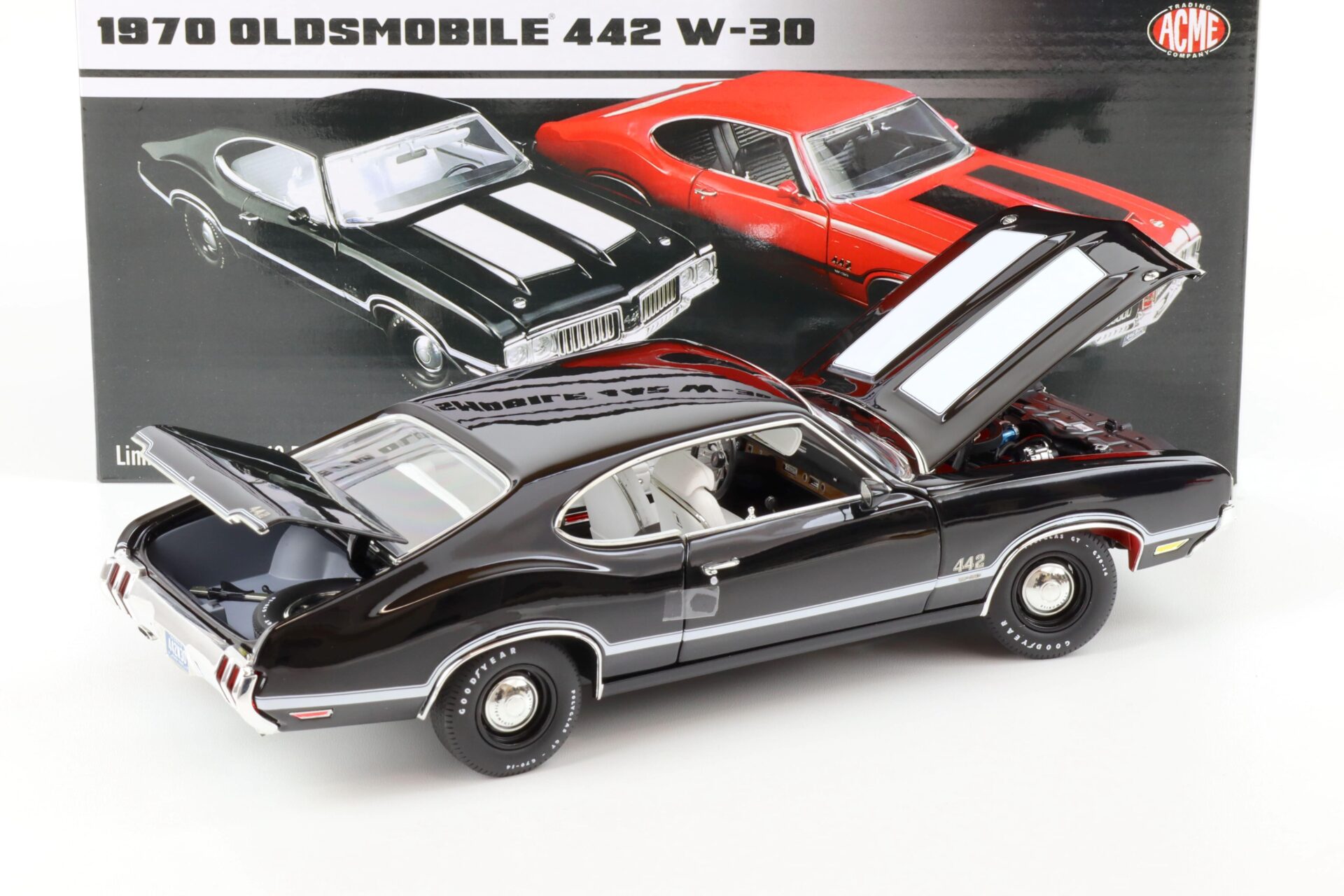 1:18 ACME 1970 Oldsmobile 442 W-30 Coupe black/ white