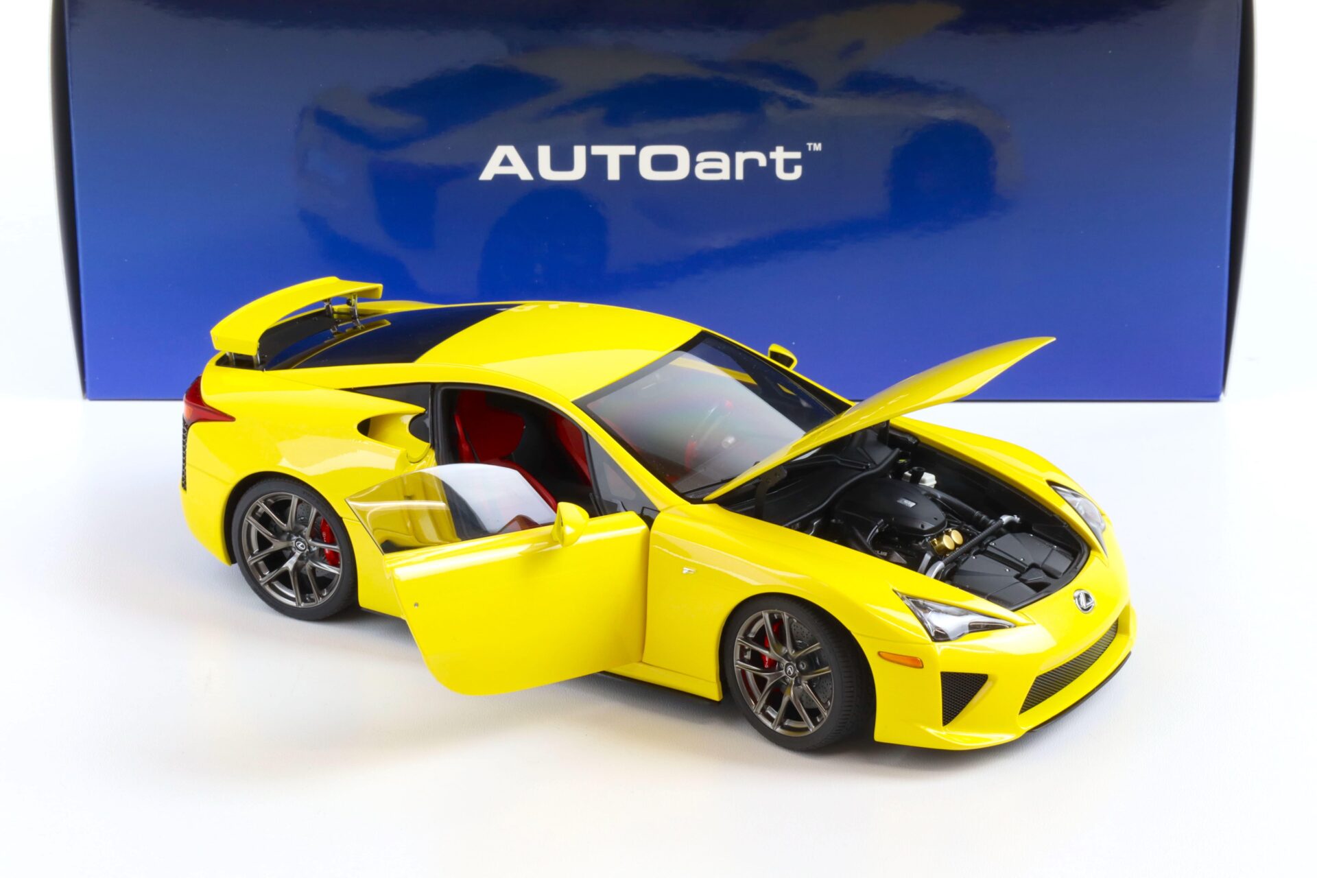 1:18 AUTOart Lexus LFA 2010 pearl yellow 78854