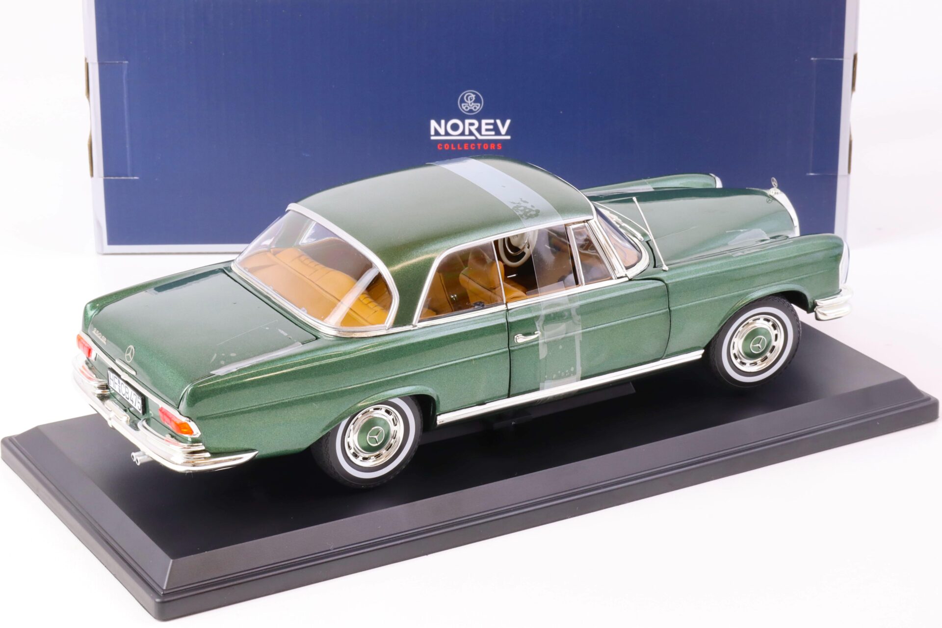 1:18 Norev Mercedes 250 SE Coupe W111 green metallic 1969 - Limited 1000 pcs.