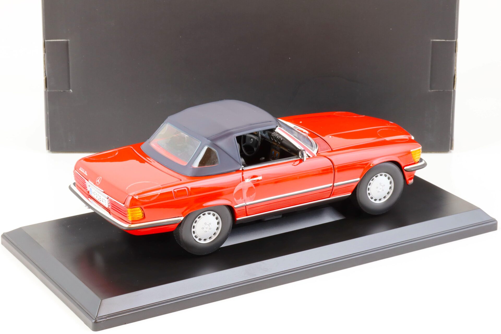 1:18 Norev Mercedes 300 SL R107 Cabriolet 1986 red