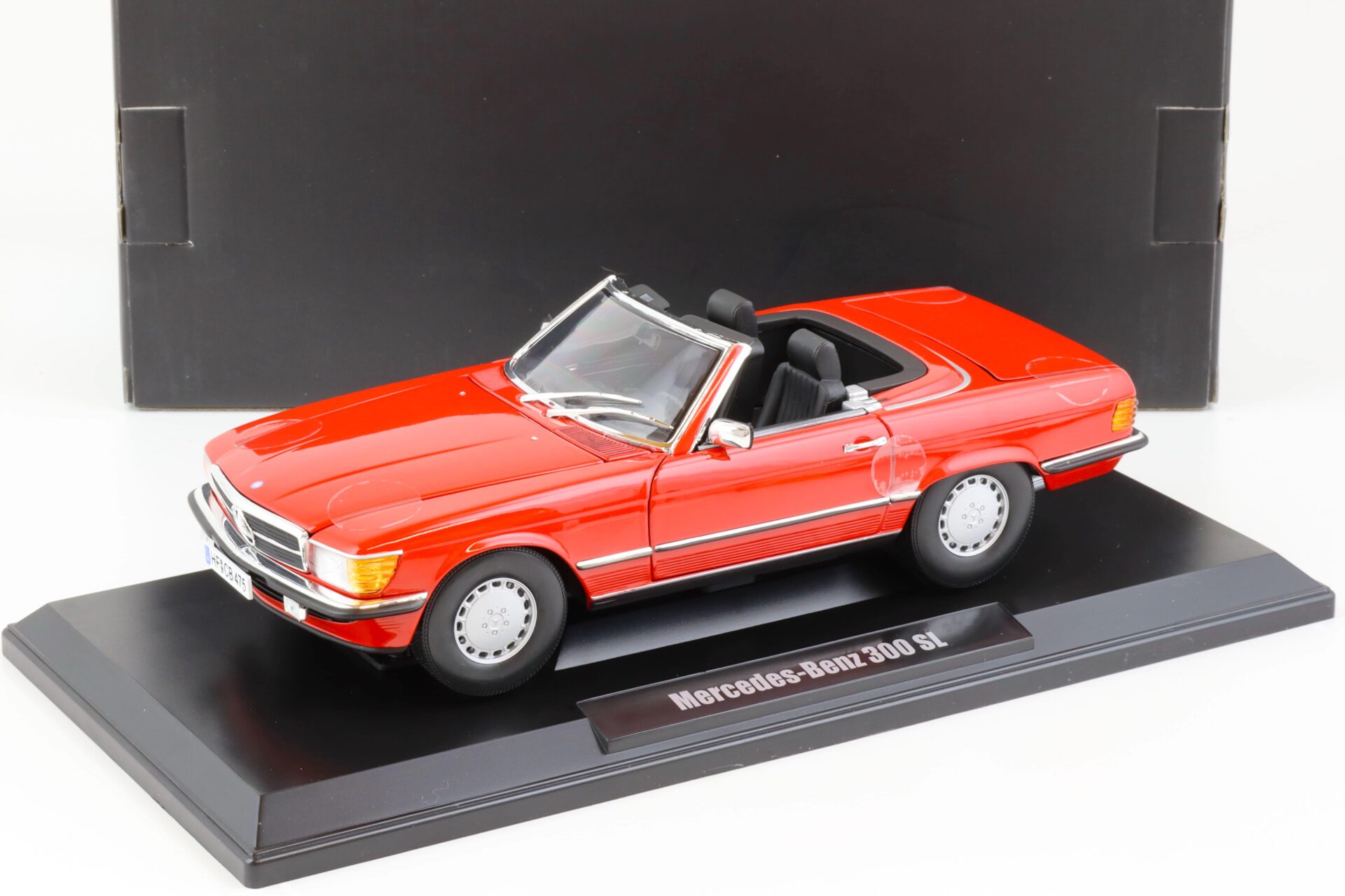 ID 70028 orig.jpg 1:18 Norev Mercedes 300 SL R107 Cabriolet 1986 red