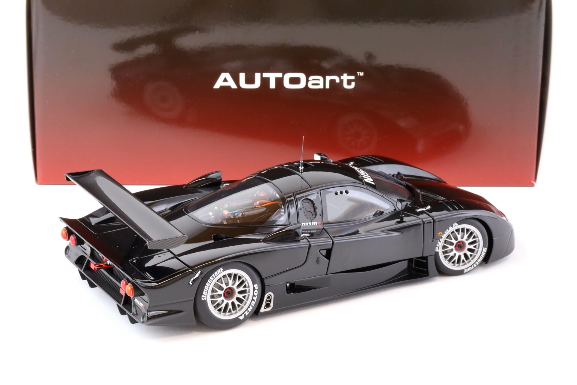 1:18 AUTOart Nissan R390 GT1 Le Mans 1998 black Die-Cast 89878