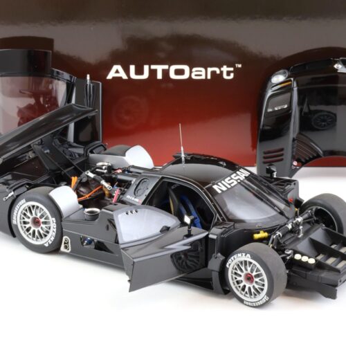 1:18 AUTOart Nissan R390 GT1 Le Mans 1998 black Die-Cast 89878