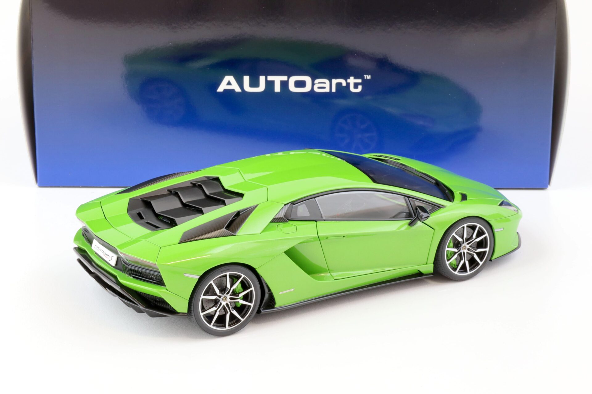 1:18 AUTOart Lamborghini Aventador S Verde mantis/ pearl green
