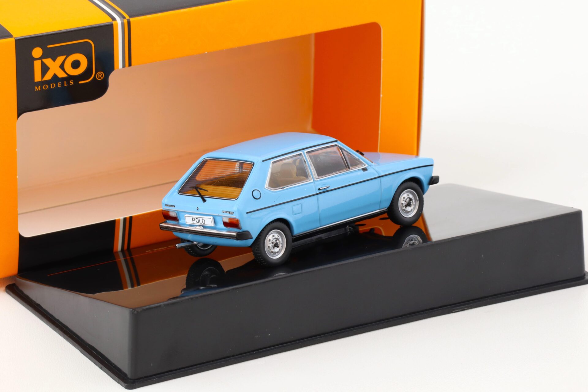 1:43 IXO VW Polo I MKI light blue 1975