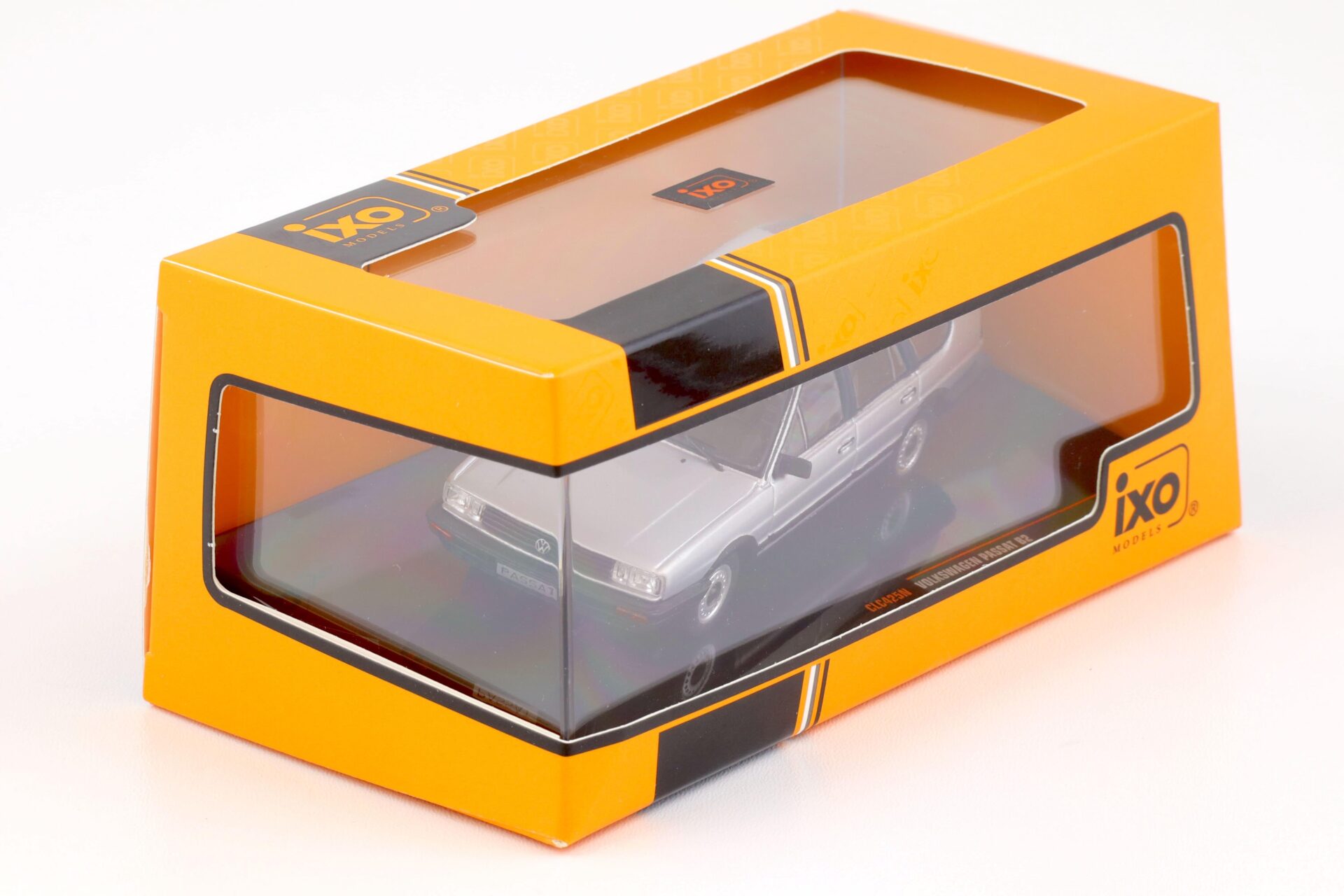 1:43 IXO VW Passat B2 silver metallic 1985