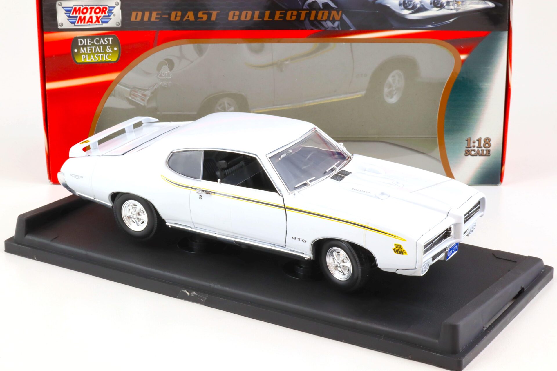 1:18 MOTOR MAX 1969 Pontiac GTO JUDGE Coupe white