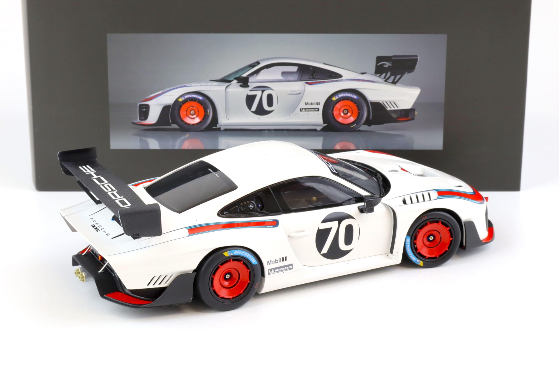 1:18 Minichamps Porsche 935/19 #70 911 991 GT2 Basis white DEALER VERSION