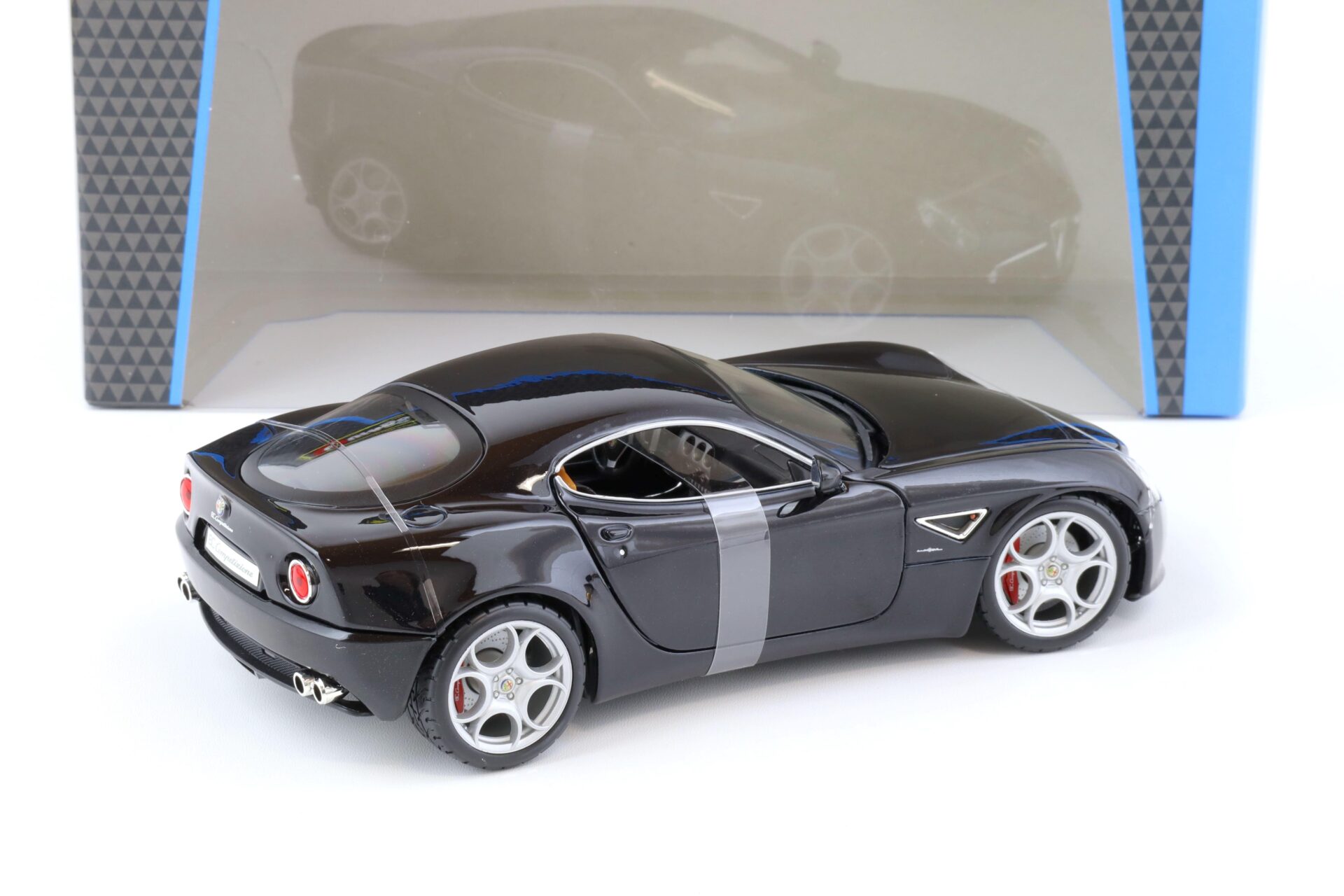 1:18 Bburago Alfa Romeo 8C Competizione black metallic